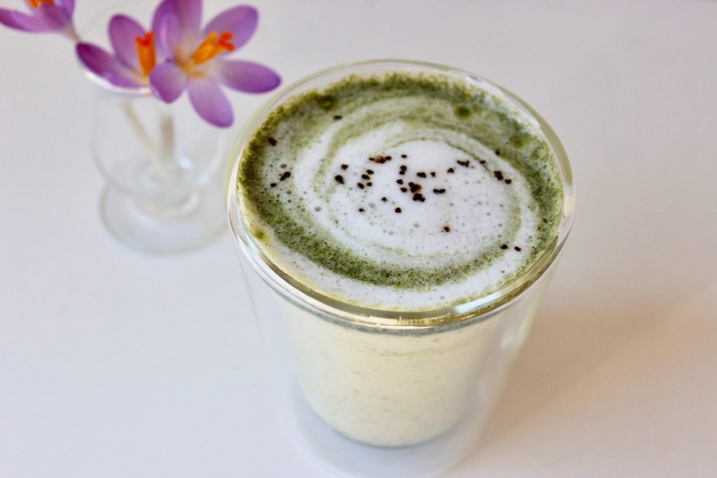 Moringa latte, moringa lakrids latte, moringa, moringa opskrift, moringa recipe